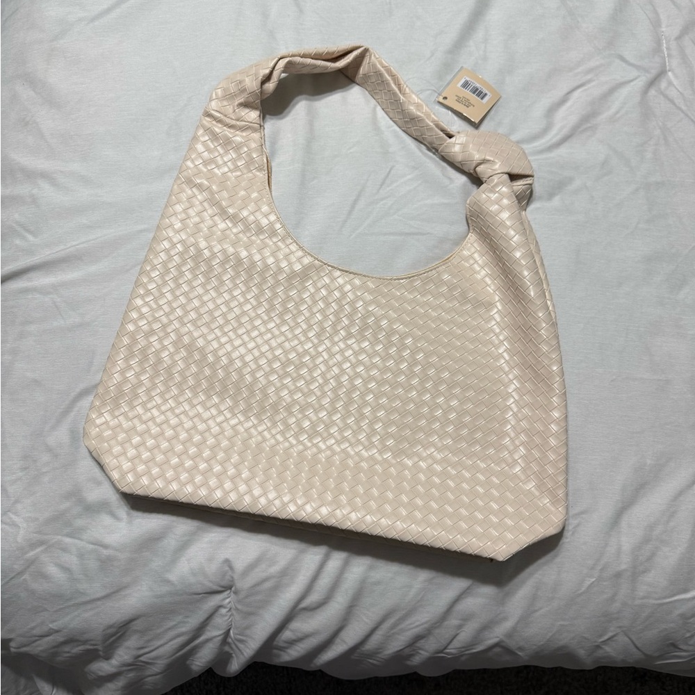 💙4 for $30💙 Elegant Cream Woven Shoulder Bag